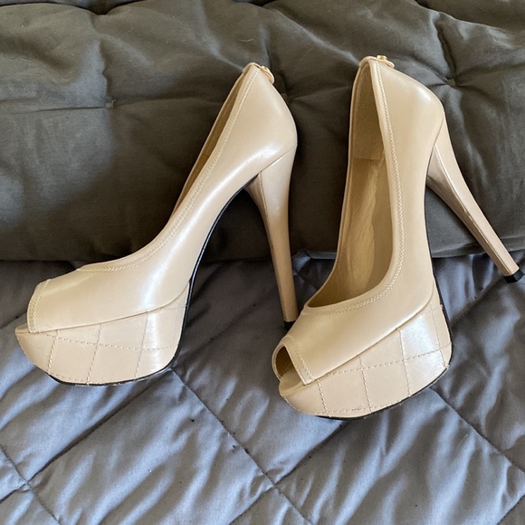 Stuart Weitzman quilted platform stiletto heels - Picture 3 of 6